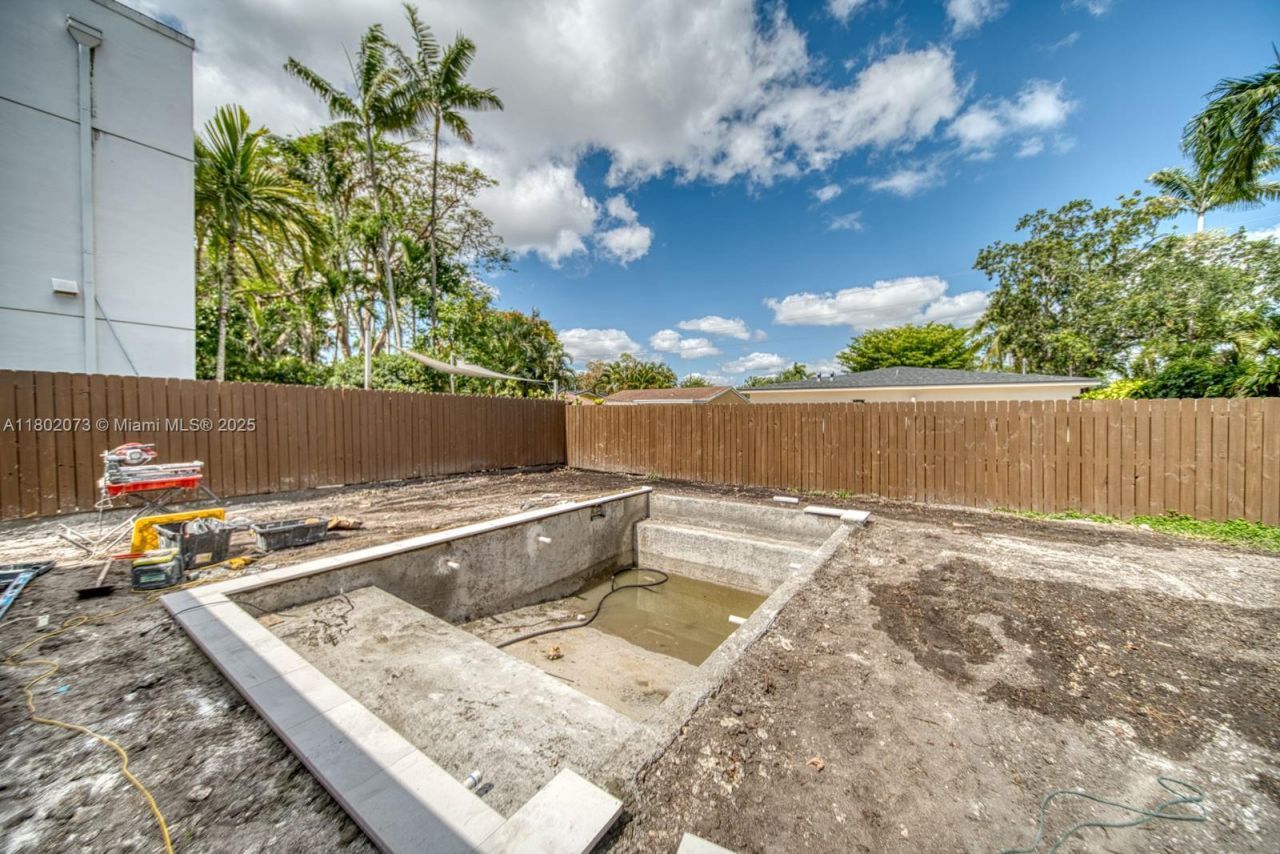 Established Fully License And Insured Pool/spa Bus, Kendall, FL 33186 Photo