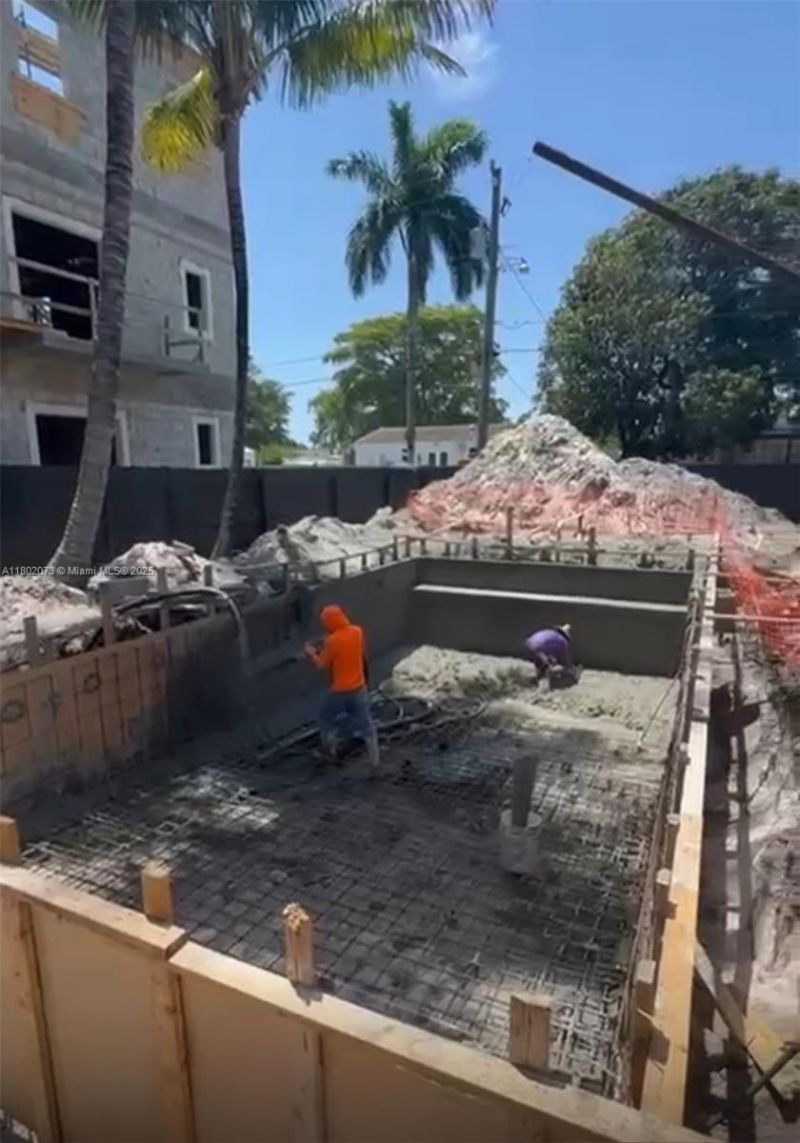 Established Fully License And Insured Pool/spa Bus, Kendall, FL 33186 Photo