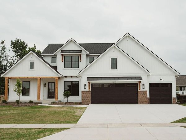 1912 Creekside Drive SW, Byron Center, MI 49315