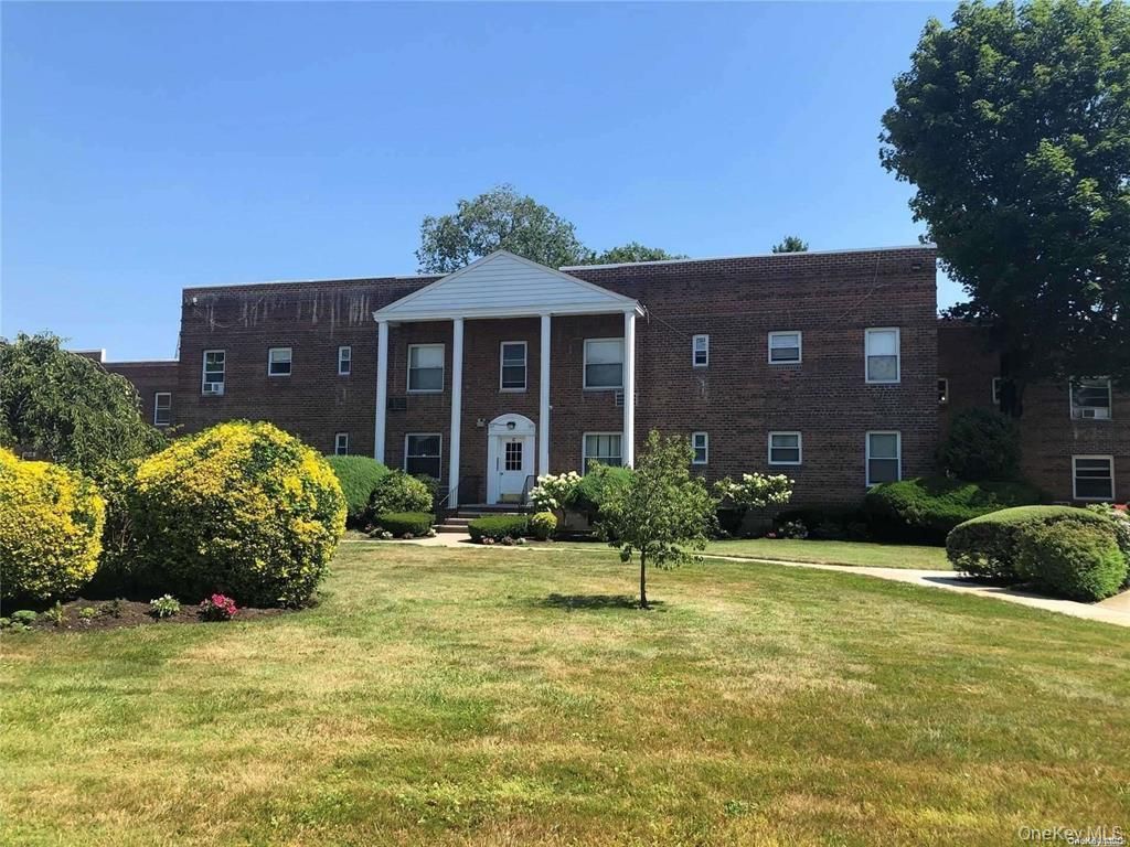 285 Central Avenue, Unit B4, Lawrence, NY 11559 Main Photo