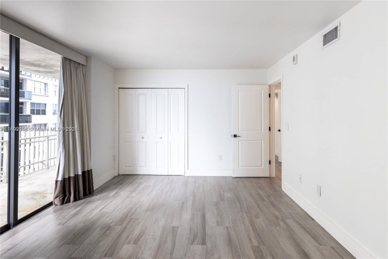 6061 Collins Ave, Unit 7D, Miami Beach, FL 33140 Photo