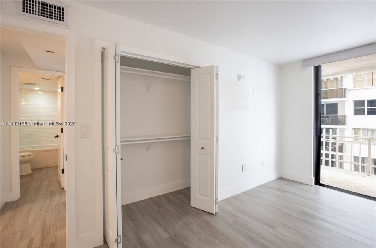 6061 Collins Ave, Unit 7D, Miami Beach, FL 33140 Photo