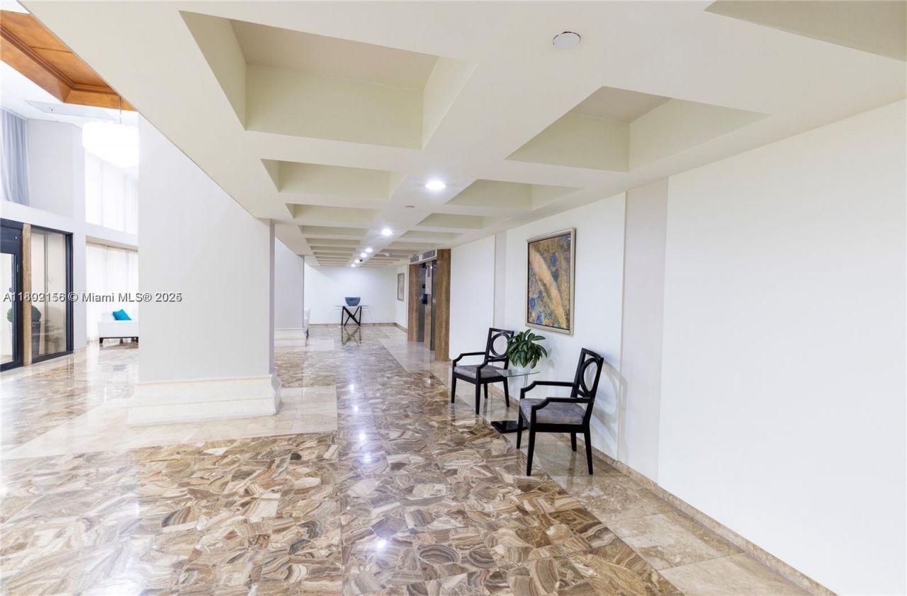 6061 Collins Ave, Unit 7D, Miami Beach, FL 33140 Photo