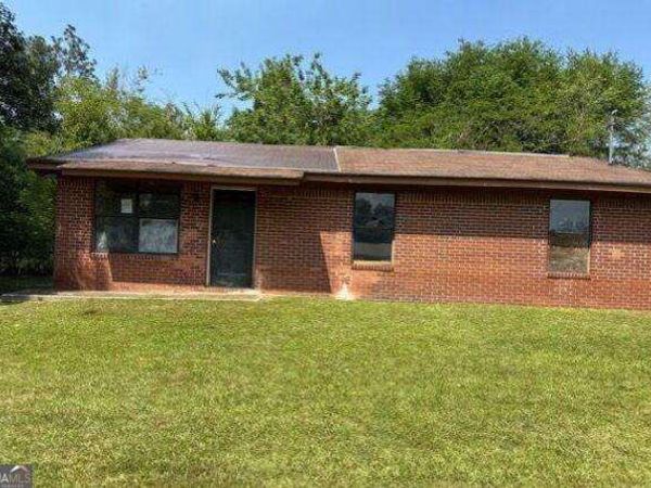 307 E Hobson Street, Sylvester, GA 31791