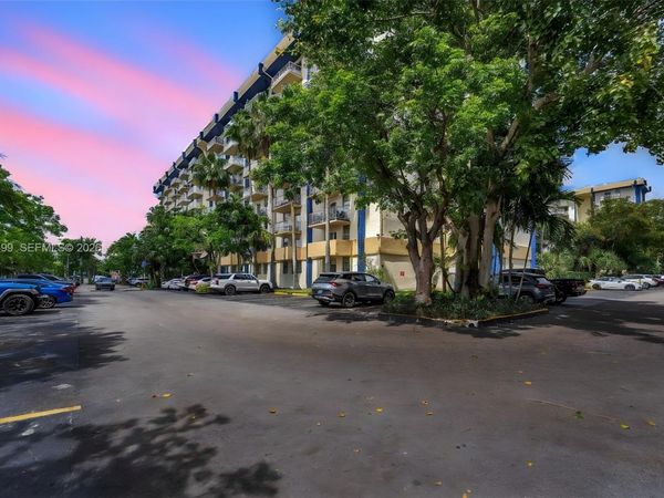 4550 NW 9th St, Unit 106E, Miami, FL 33126