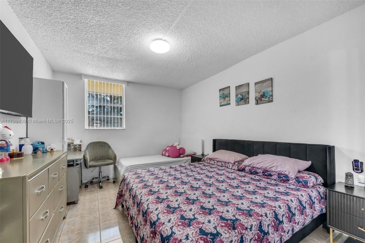 4550 NW 9th St, Unit 106E, Miami, FL 33126 Photo