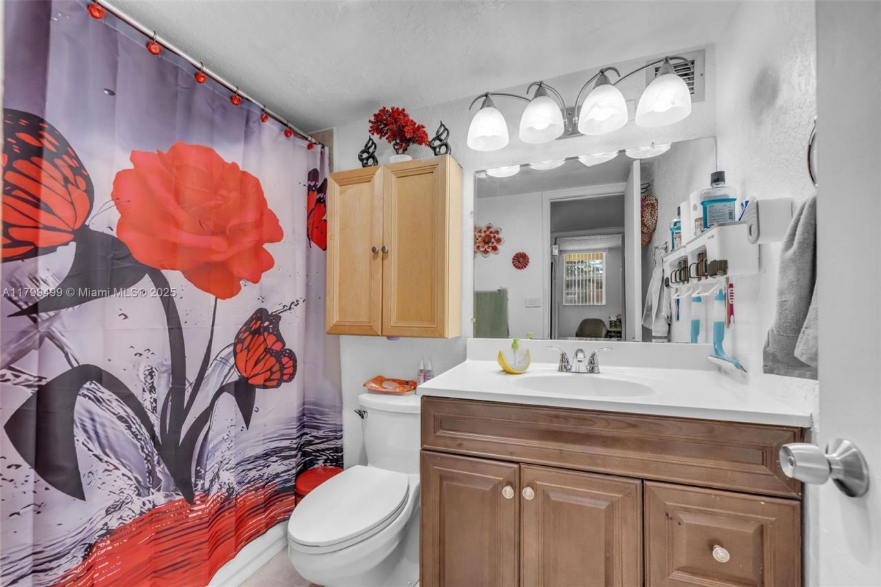 4550 NW 9th St, Unit 106E, Miami, FL 33126 Photo