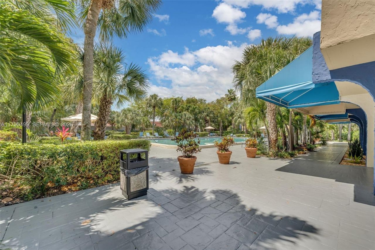 4550 NW 9th St, Unit 106E, Miami, FL 33126 Photo
