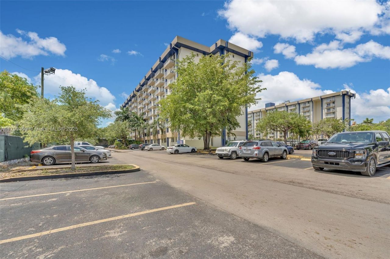 4550 NW 9th St, Unit 106E, Miami, FL 33126 Photo