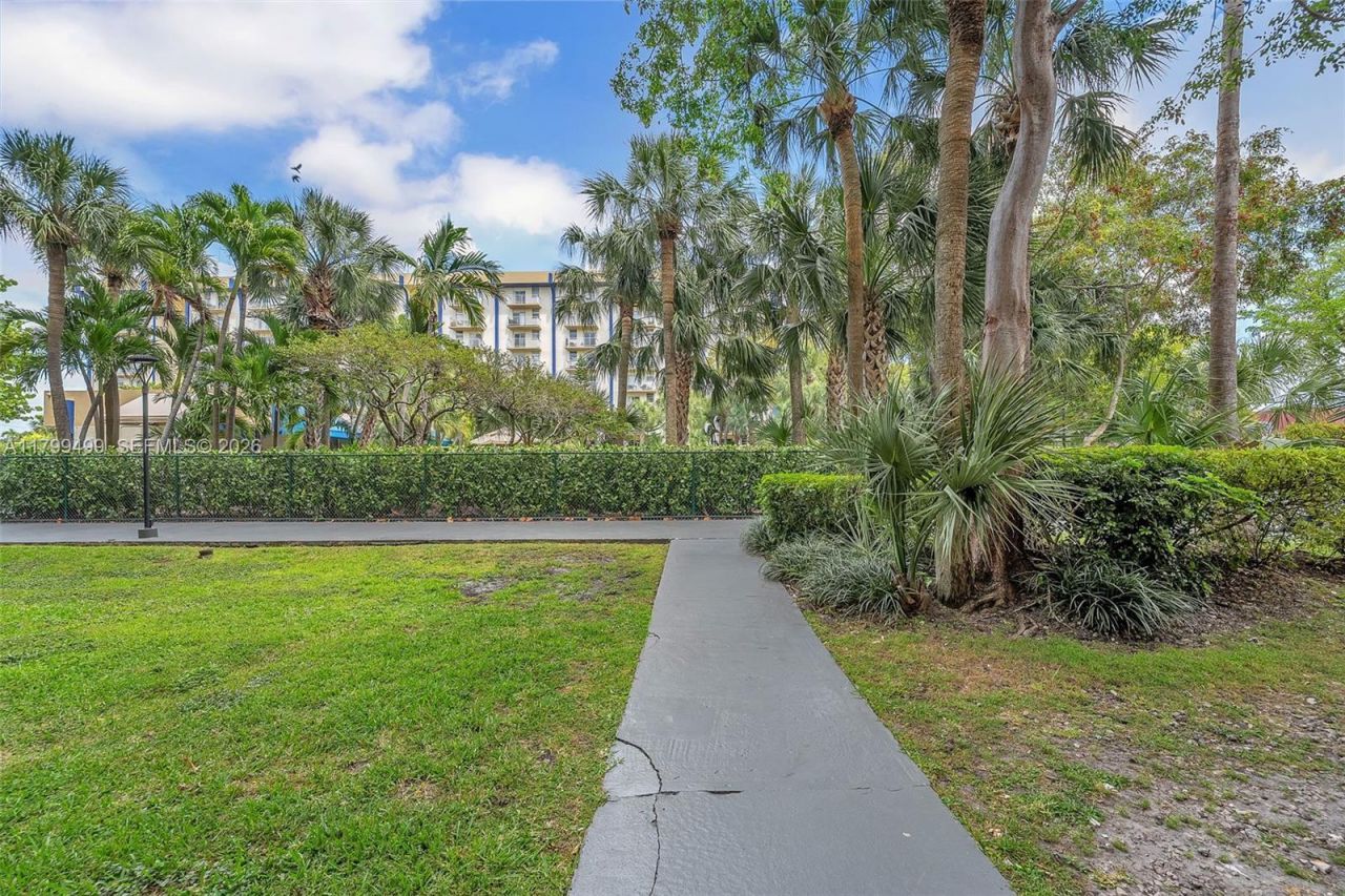 4550 NW 9th St, Unit 106E, Miami, FL 33126 Photo