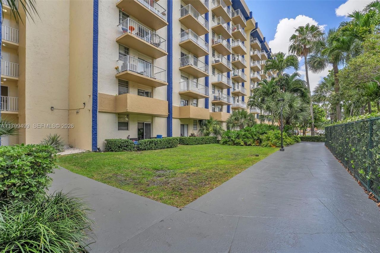 4550 NW 9th St, Unit 106E, Miami, FL 33126 Photo