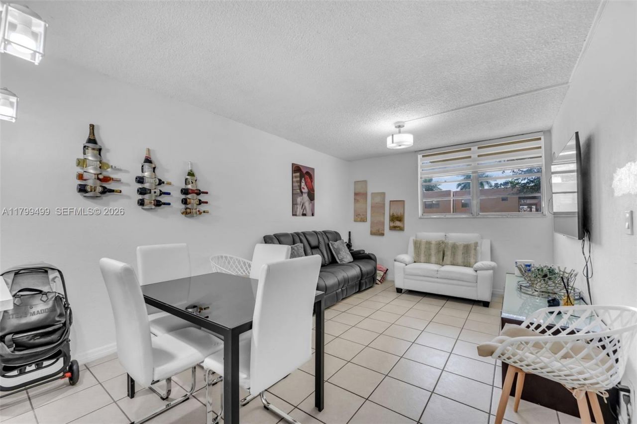 4550 NW 9th St, Unit 106E, Miami, FL 33126 Photo