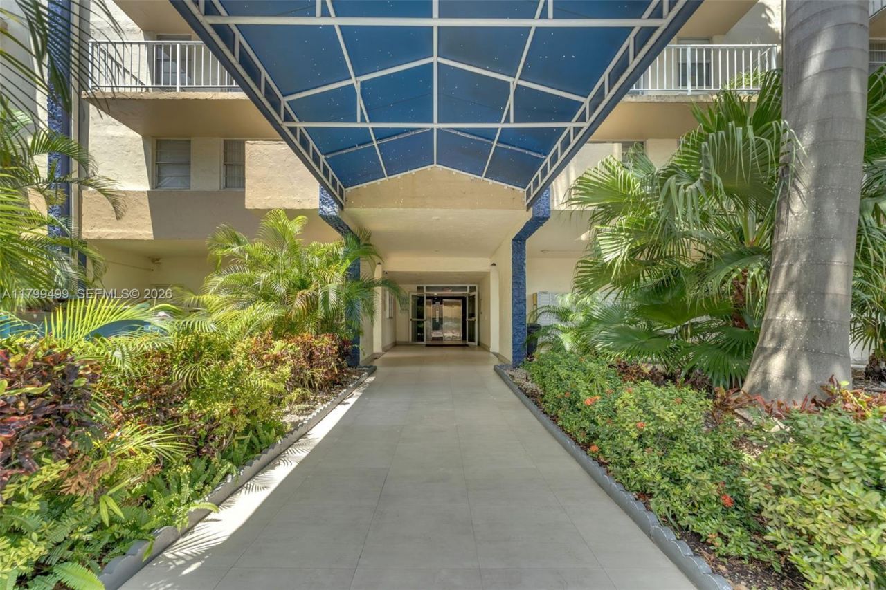 4550 NW 9th St, Unit 106E, Miami, FL 33126 Photo