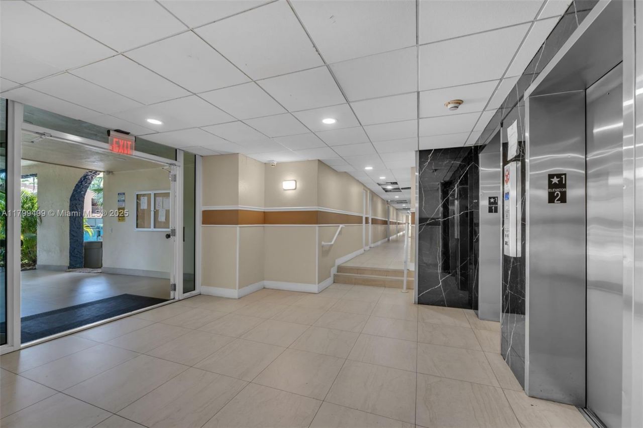 4550 NW 9th St, Unit 106E, Miami, FL 33126 Photo