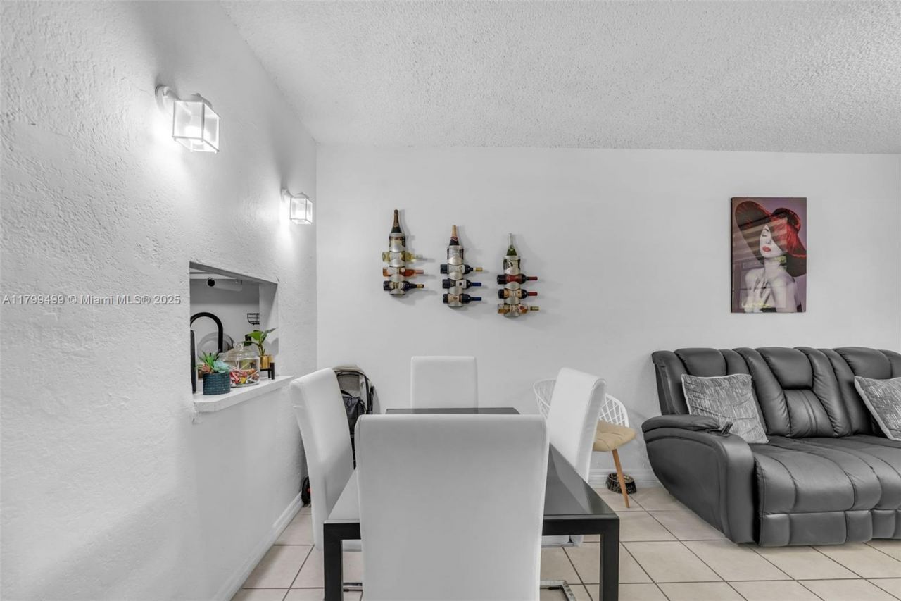 4550 NW 9th St, Unit 106E, Miami, FL 33126 Photo