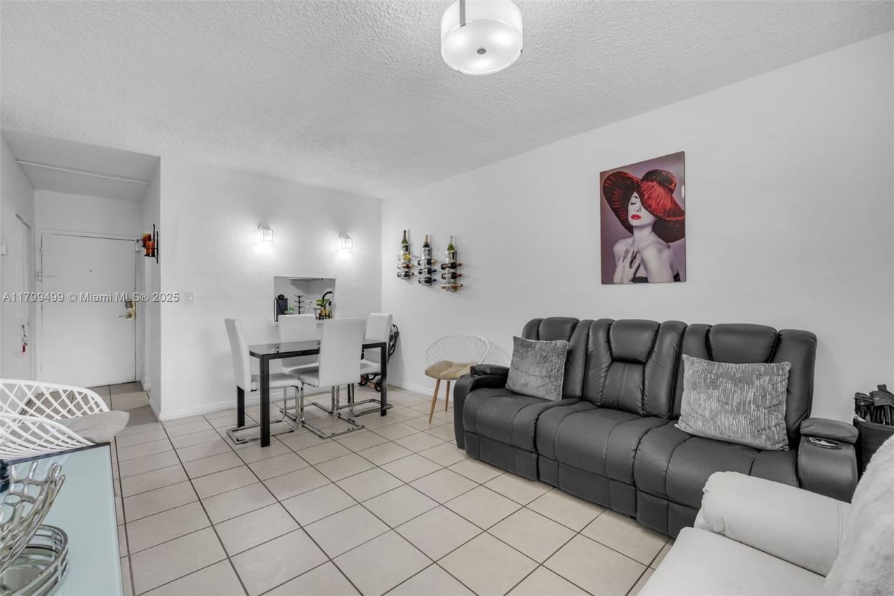 4550 NW 9th St, Unit 106E, Miami, FL 33126 Photo
