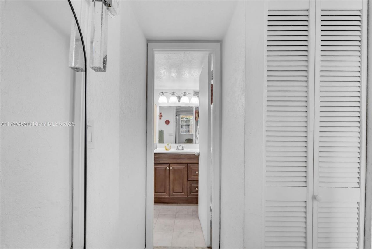 4550 NW 9th St, Unit 106E, Miami, FL 33126 Photo