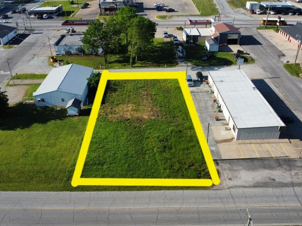 414 W O'Daniel Street, Grove, OK 74344