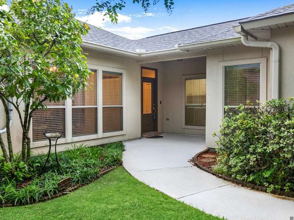 5310 Courtyard Dr, Gonzales, LA 70737