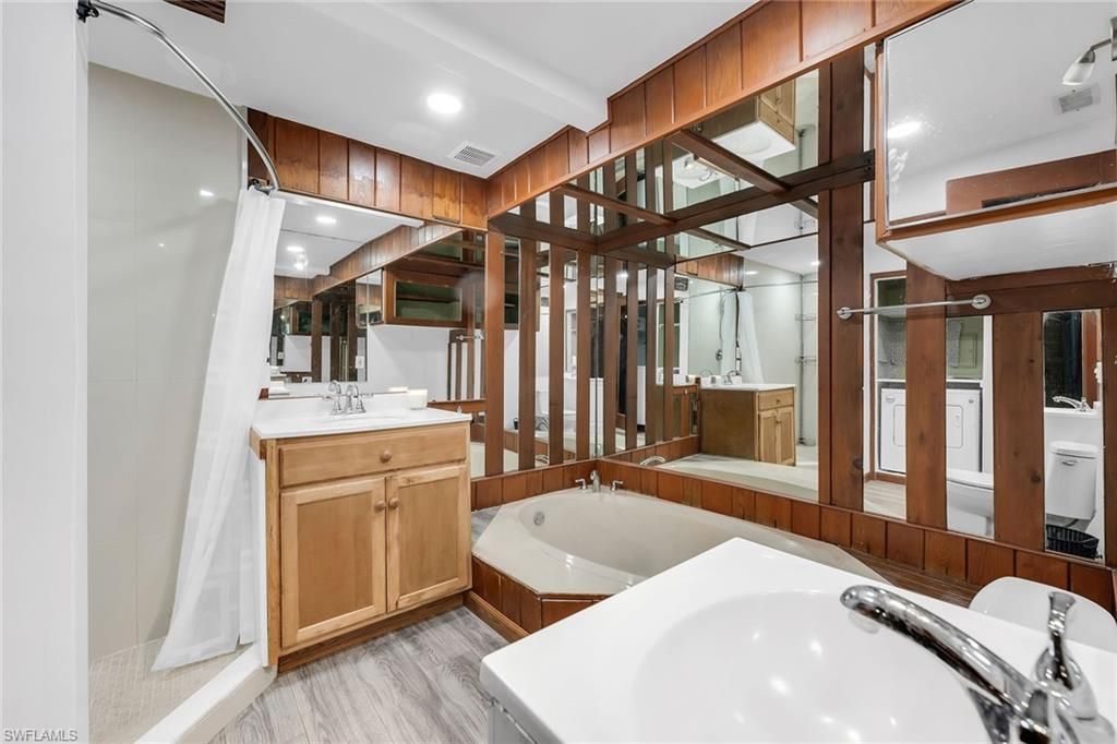 3261 Lakeview Dr, Naples, FL 34112 Photo