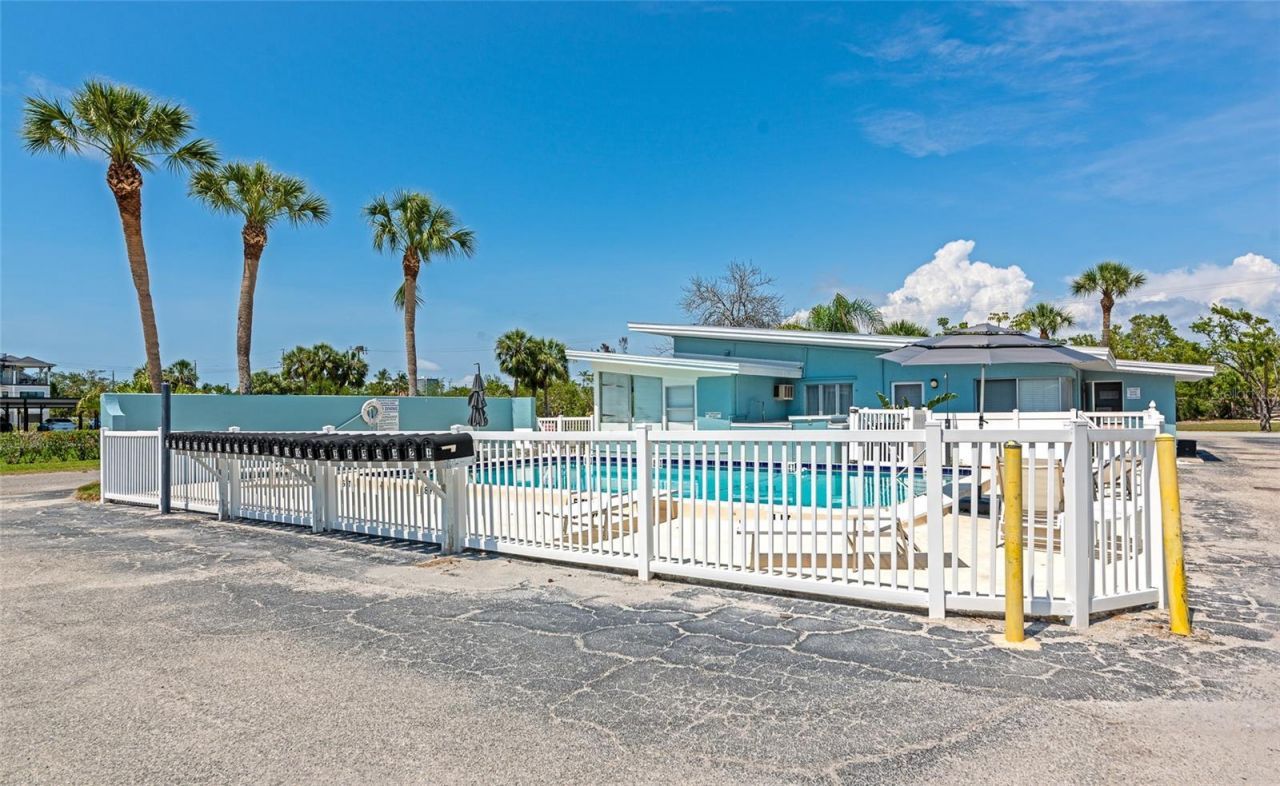 170 Roosevelt Drive, Unit 2, Sarasota, FL 34236 Photo