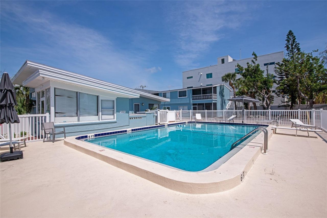 170 Roosevelt Drive, Unit 2, Sarasota, FL 34236 Photo