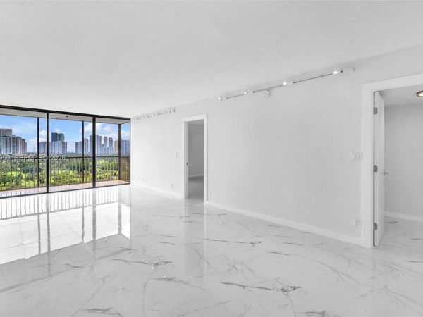 20335 W Country Club Dr, Unit 1108, Aventura, FL 33180