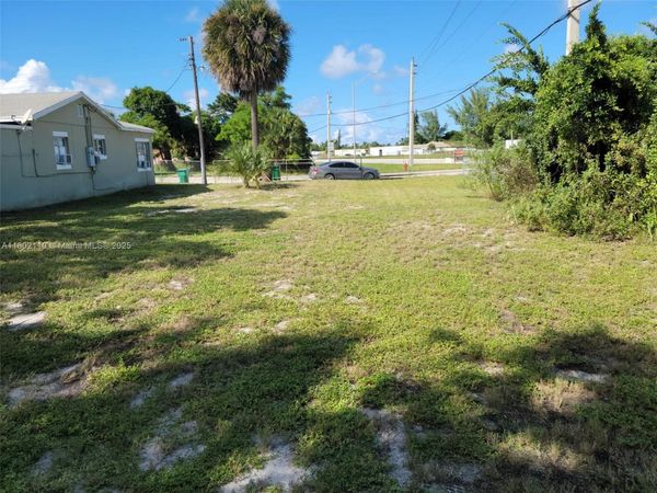 601 W 9th St, Riviera Beach, FL 33404
