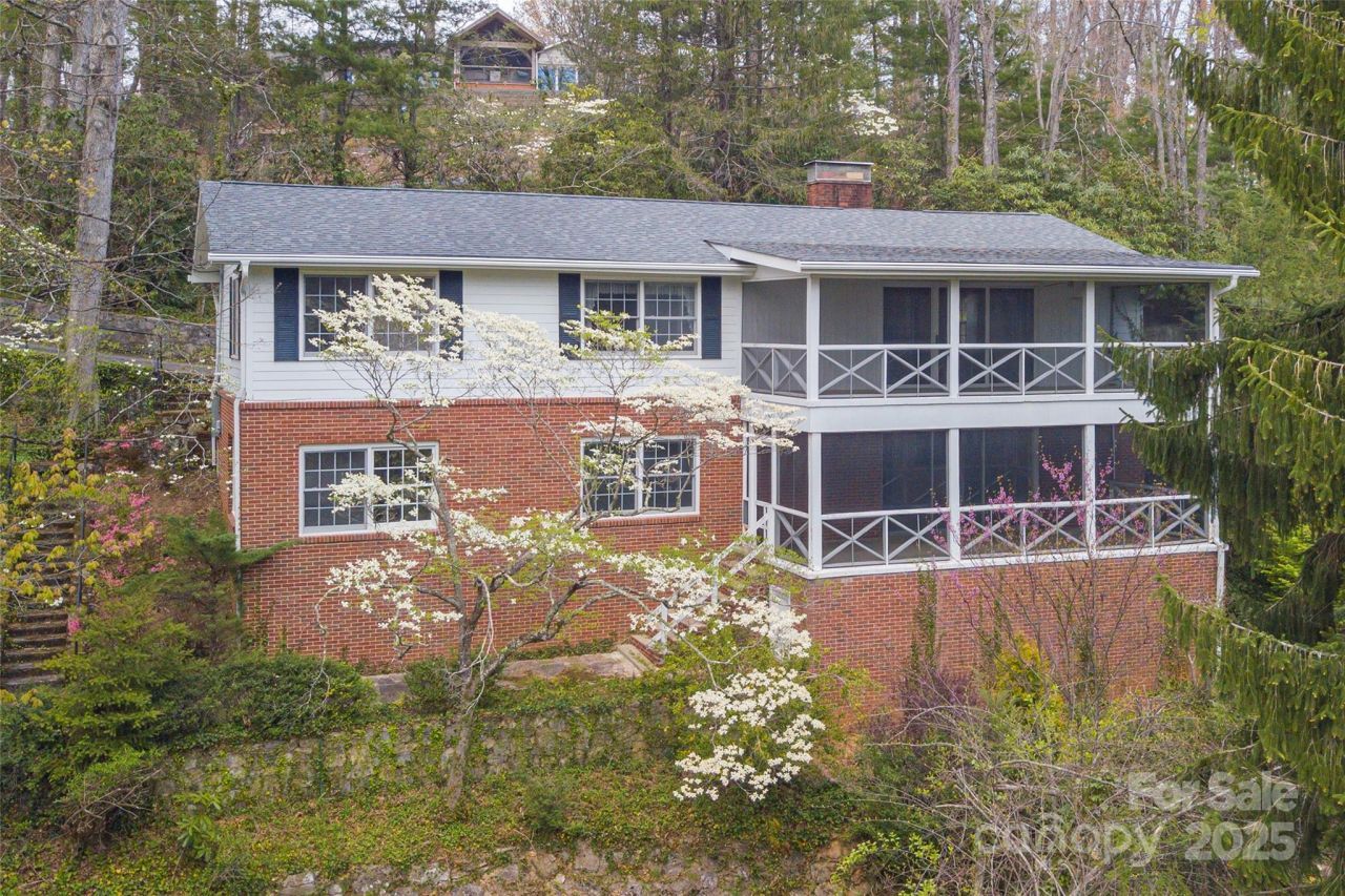 220 Ridge Road, Waynesville, NC 28786 Main Photo