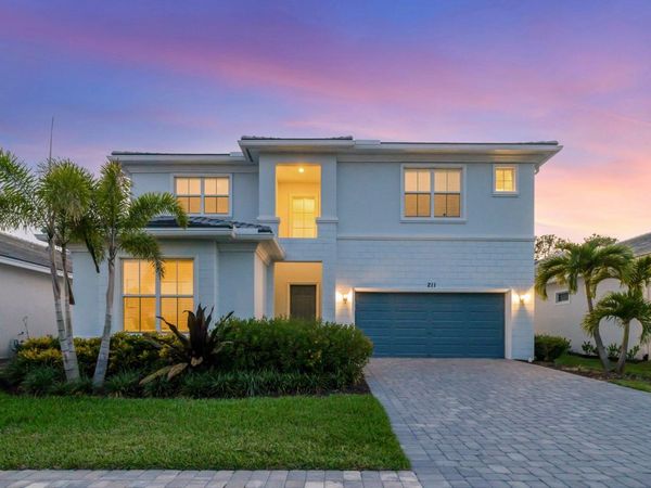211 SE Calmo Circle, Port St. Lucie, FL 34984