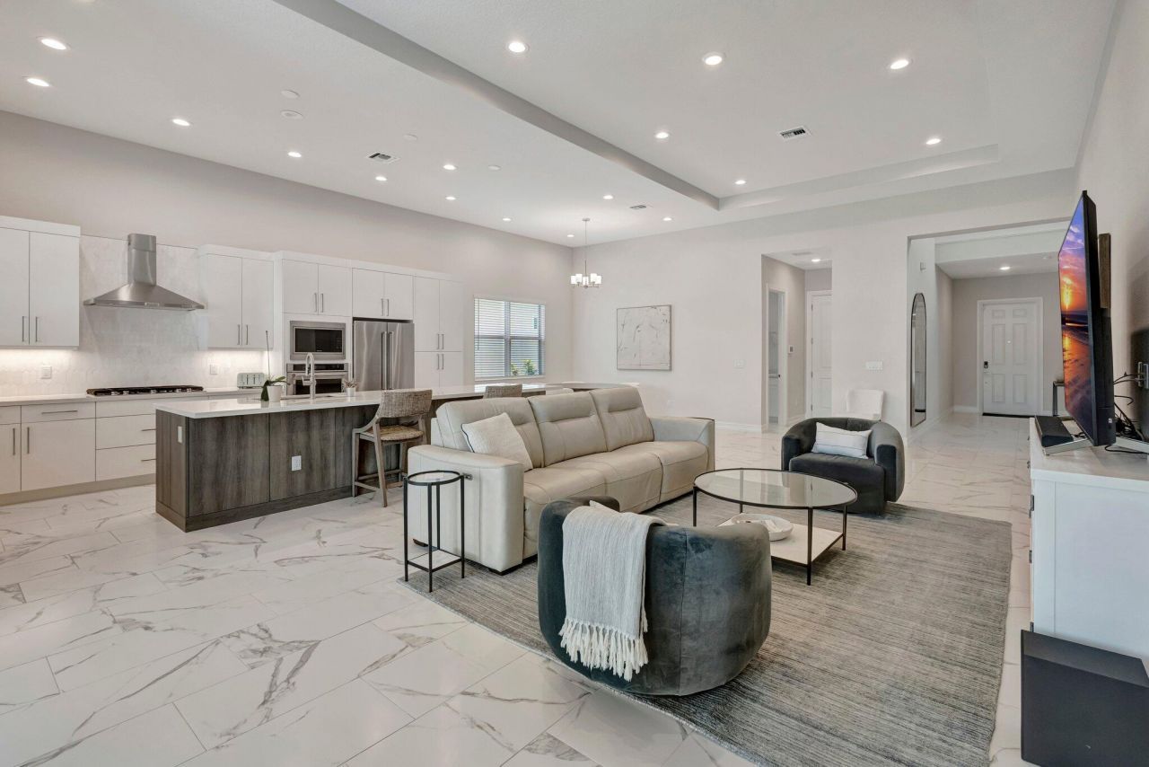 211 SE Calmo Circle, Port Saint Lucie, FL 34984 Photo