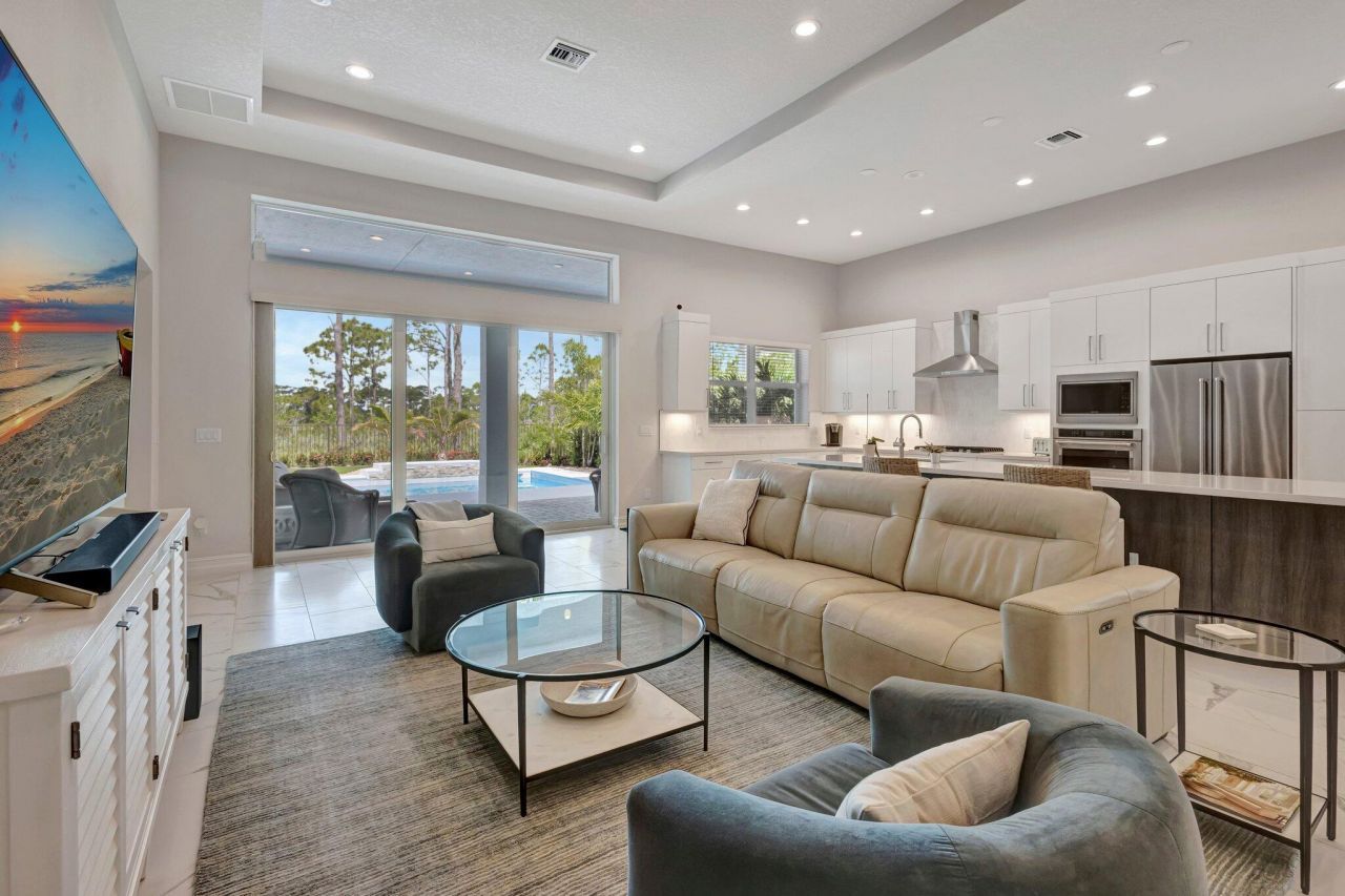 211 SE Calmo Circle, Port Saint Lucie, FL 34984 Photo