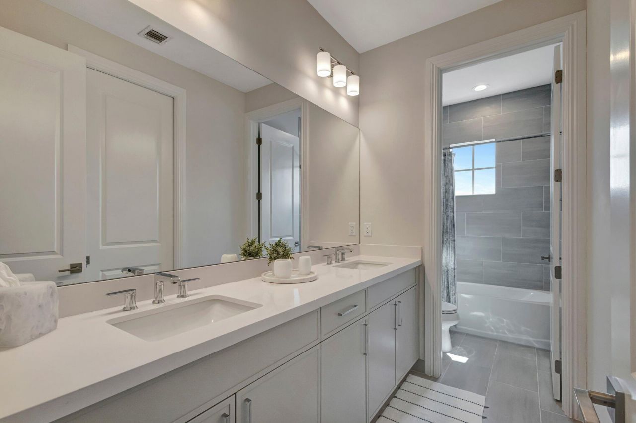 211 SE Calmo Circle, Port Saint Lucie, FL 34984 Photo