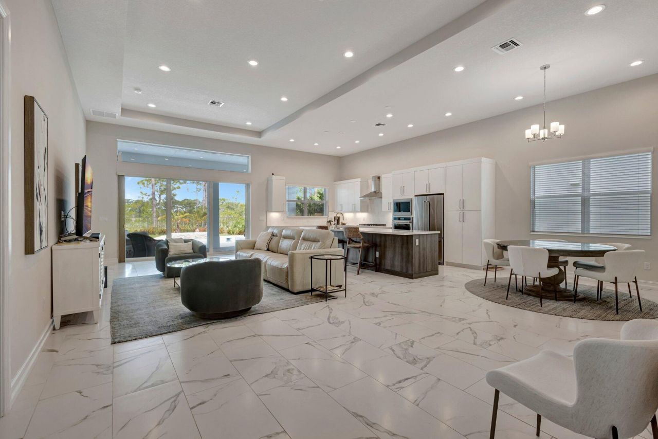 211 SE Calmo Circle, Port Saint Lucie, FL 34984 Photo