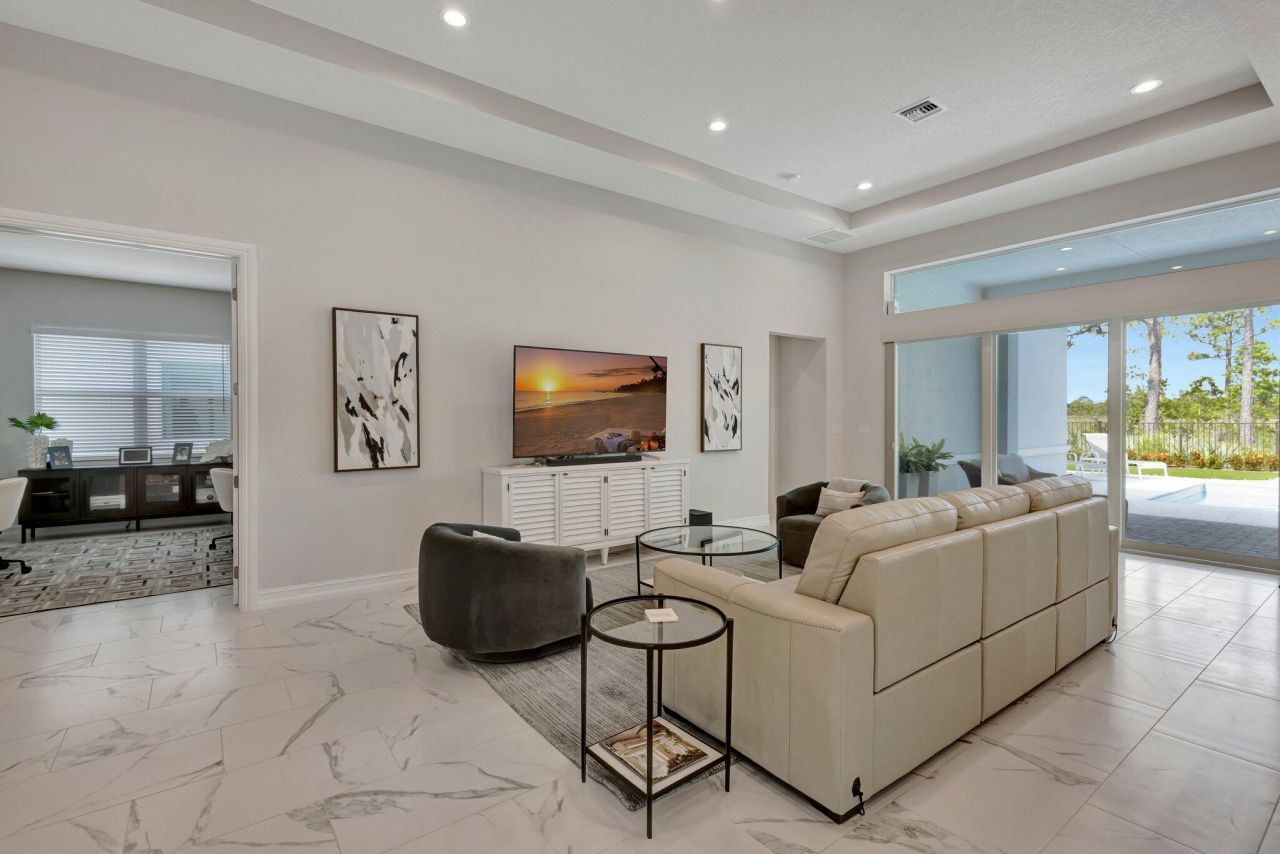 211 SE Calmo Circle, Port Saint Lucie, FL 34984 Photo