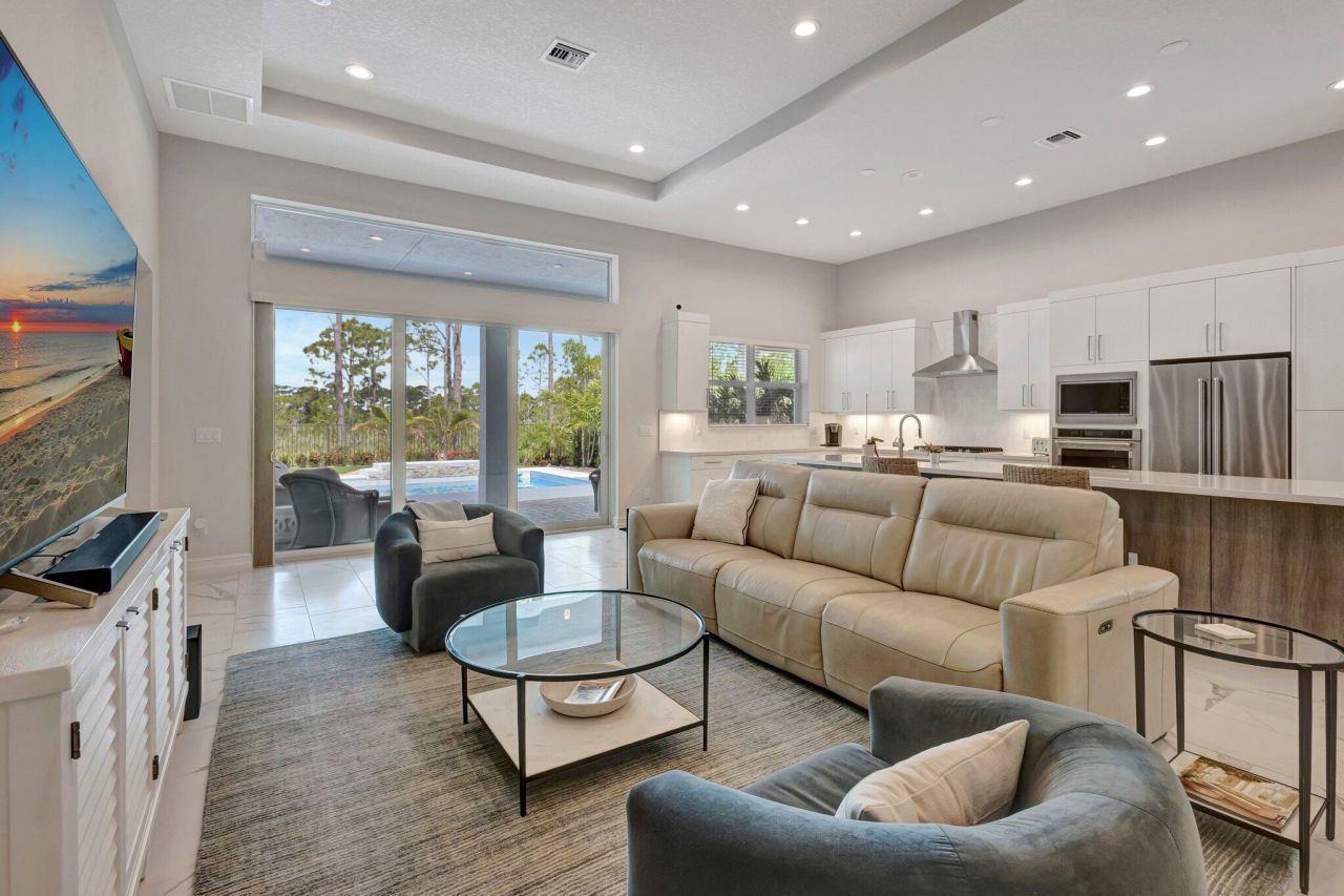 211 SE Calmo Circle, Port Saint Lucie, FL 34984 Photo