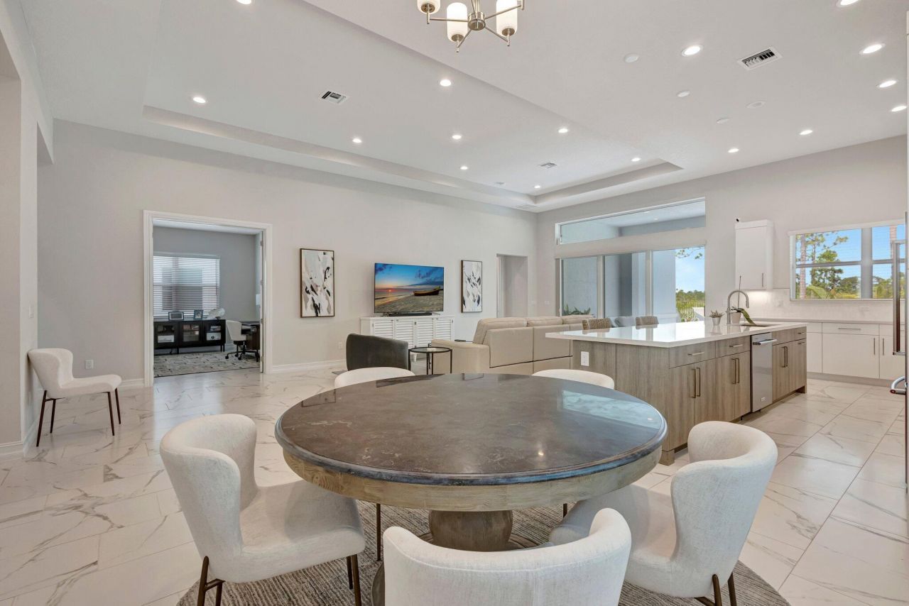 211 SE Calmo Circle, Port Saint Lucie, FL 34984 Photo