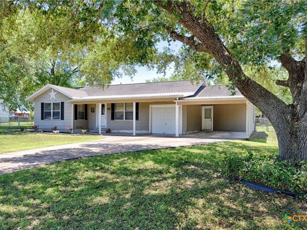 207 River Street, Hallettsville, TX 77964