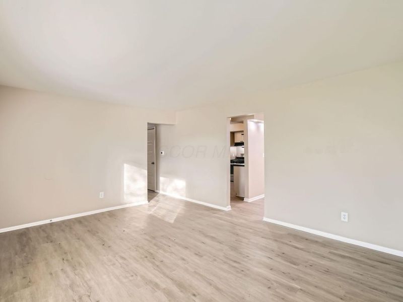 3038 Wadsworth Court, Columbus, OH 43232 Photo 6