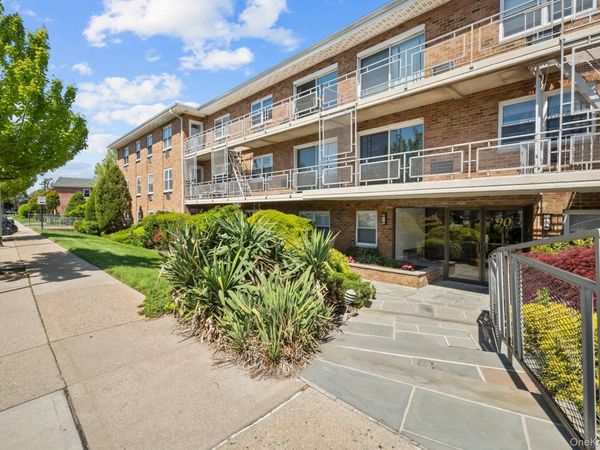 90 S Park Avenue, Unit C7, Rockville Centre, NY 11570
