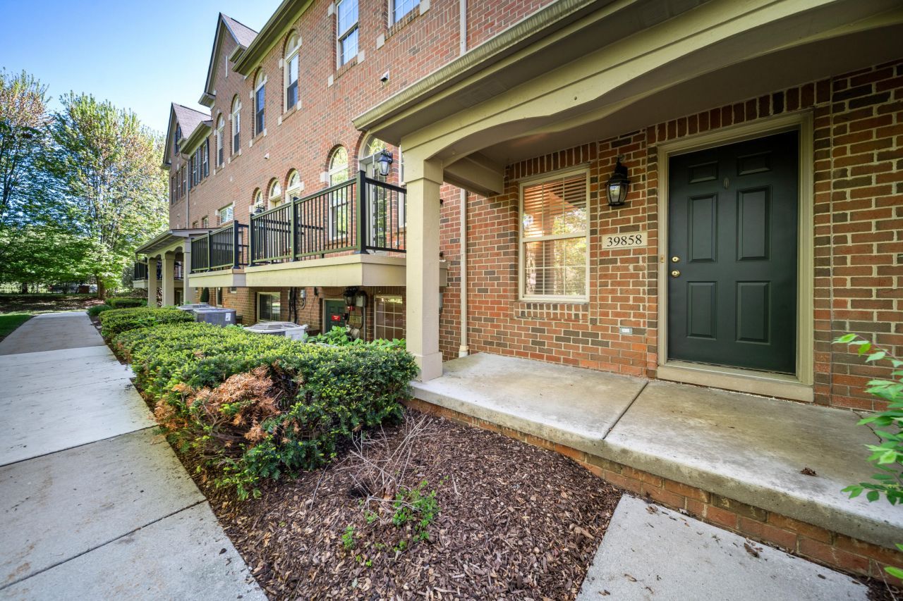 39858 Rockcrest Circle, Northville, MI 48168 Main Photo