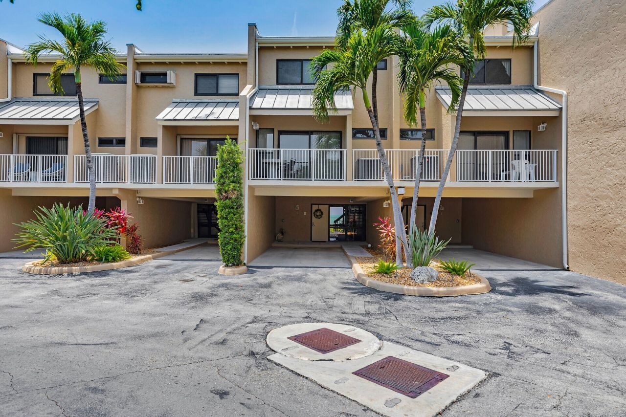1133 W Ocean Drive, Unit 4, Key Colony, FL 33051 Photo