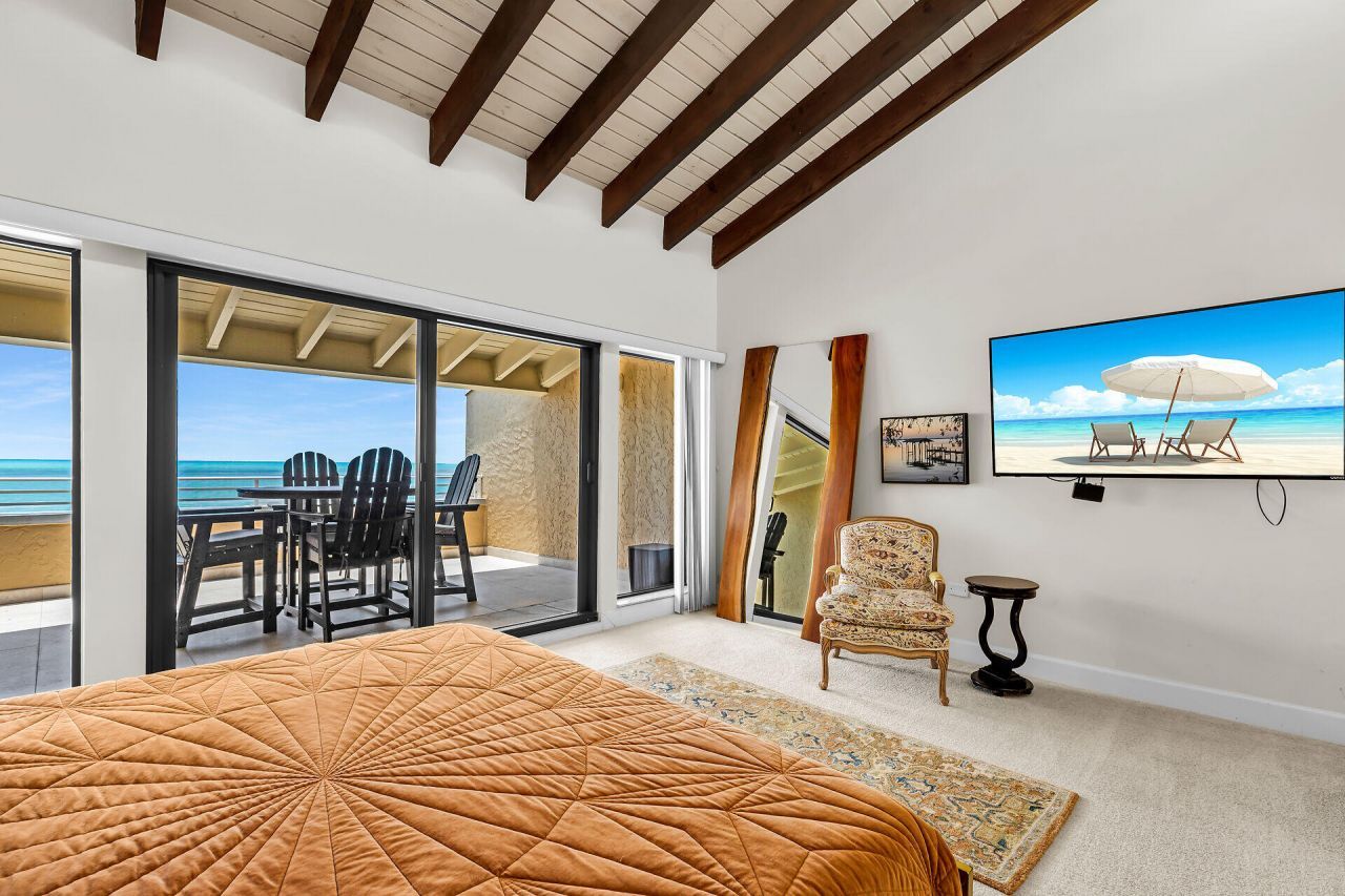 1133 W Ocean Drive, Unit 4, Key Colony, FL 33051 Photo