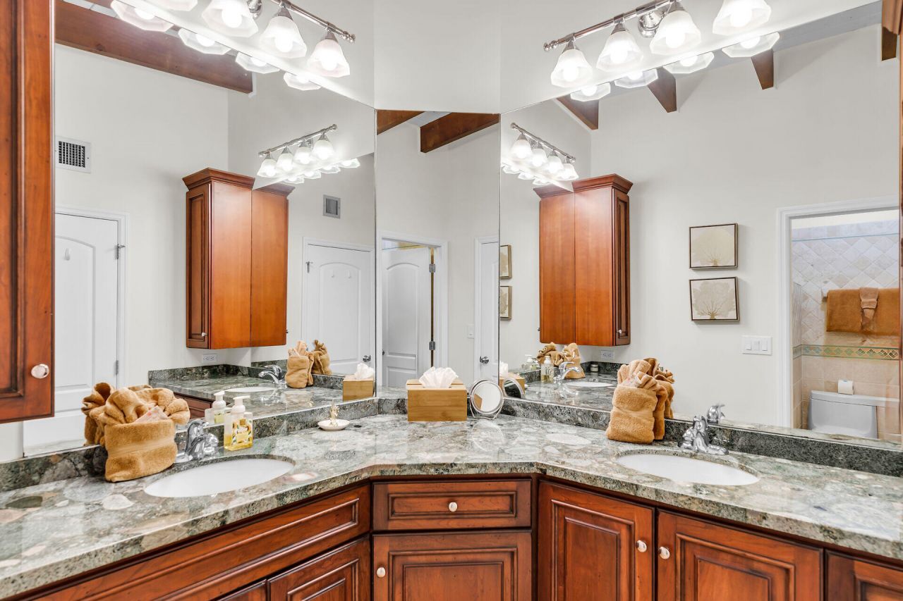 1133 W Ocean Drive, Unit 4, Key Colony, FL 33051 Photo