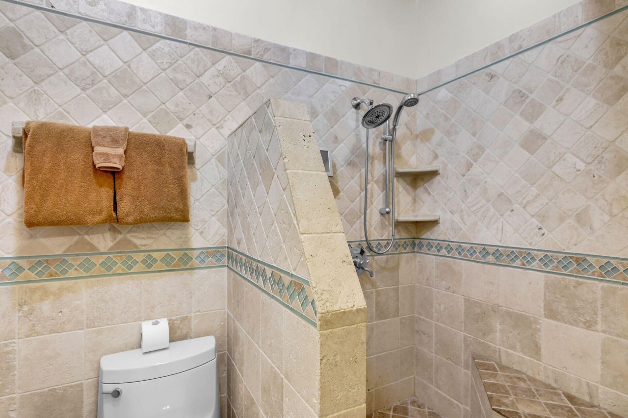 1133 W Ocean Drive, Unit 4, Key Colony, FL 33051 Photo