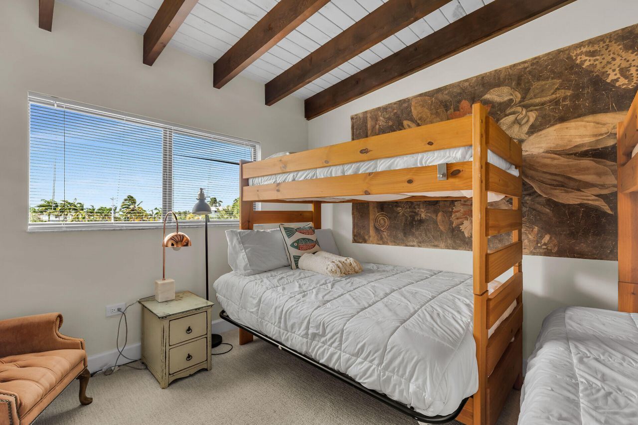 1133 W Ocean Drive, Unit 4, Key Colony, FL 33051 Photo