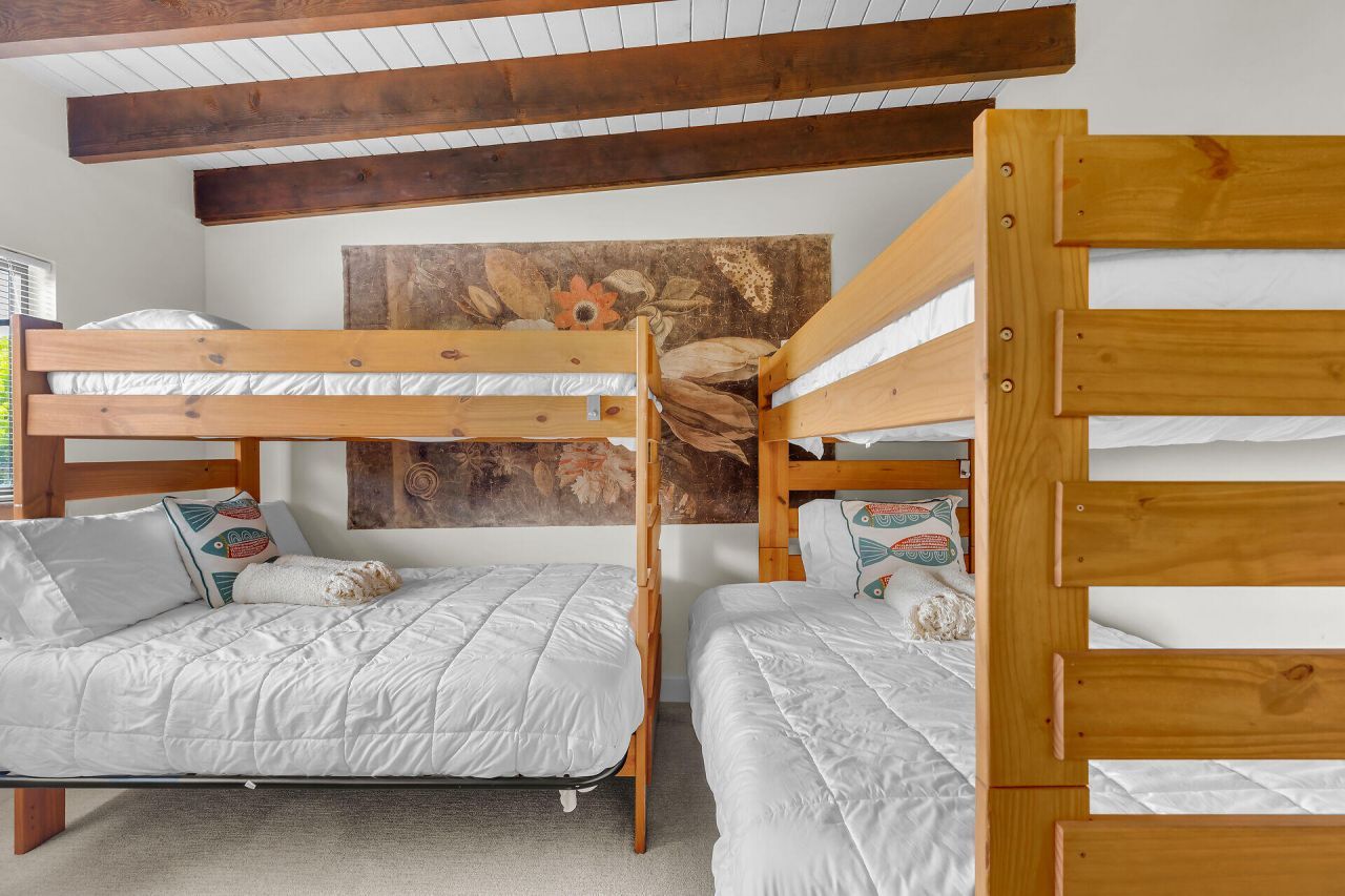 1133 W Ocean Drive, Unit 4, Key Colony, FL 33051 Photo