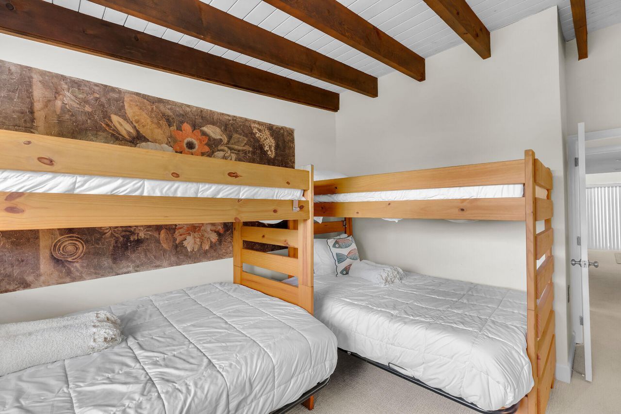 1133 W Ocean Drive, Unit 4, Key Colony, FL 33051 Photo