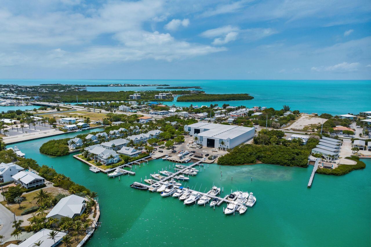 1133 W Ocean Drive, Unit 4, Key Colony, FL 33051 Photo