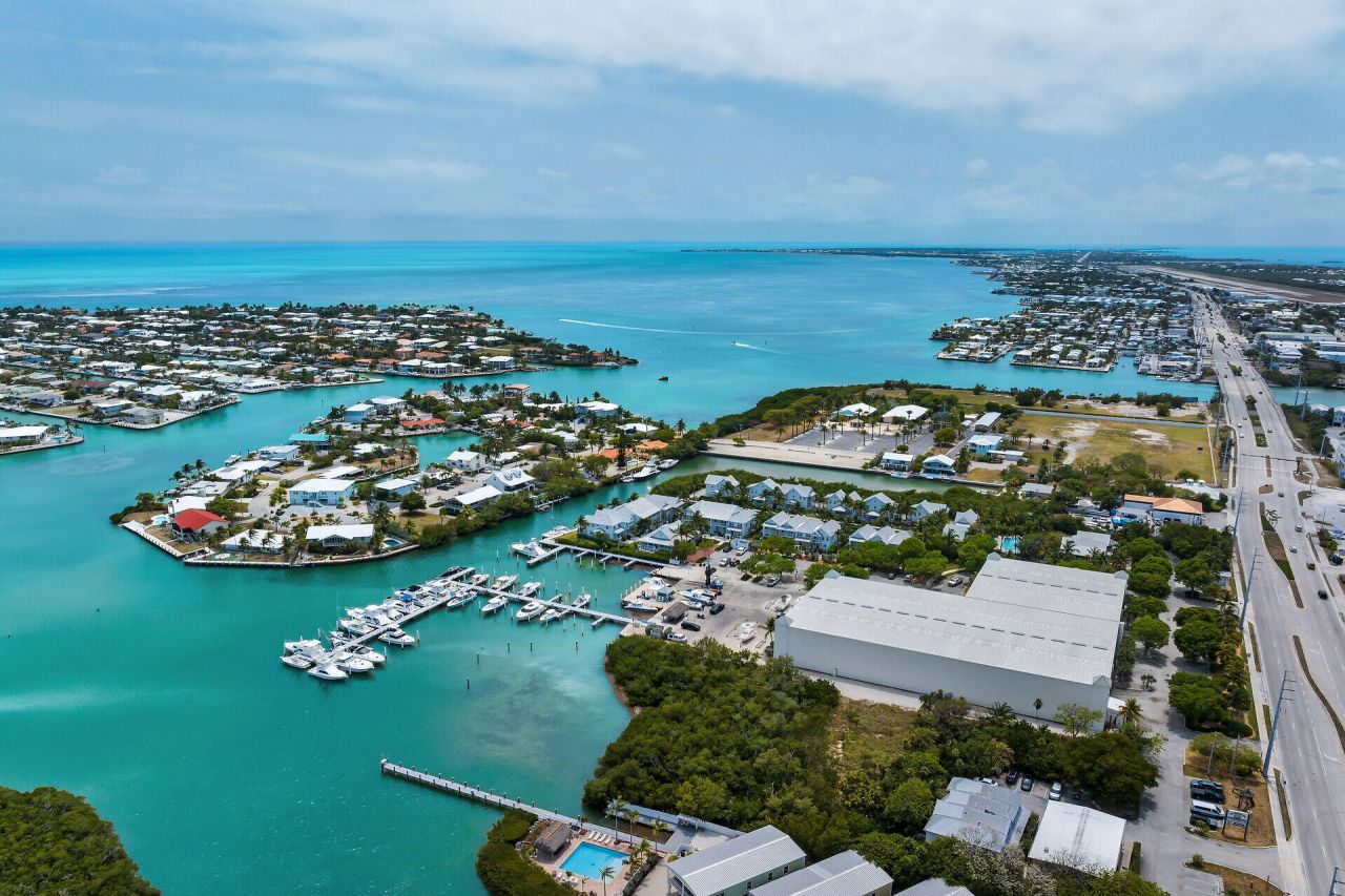 1133 W Ocean Drive, Unit 4, Key Colony, FL 33051 Photo